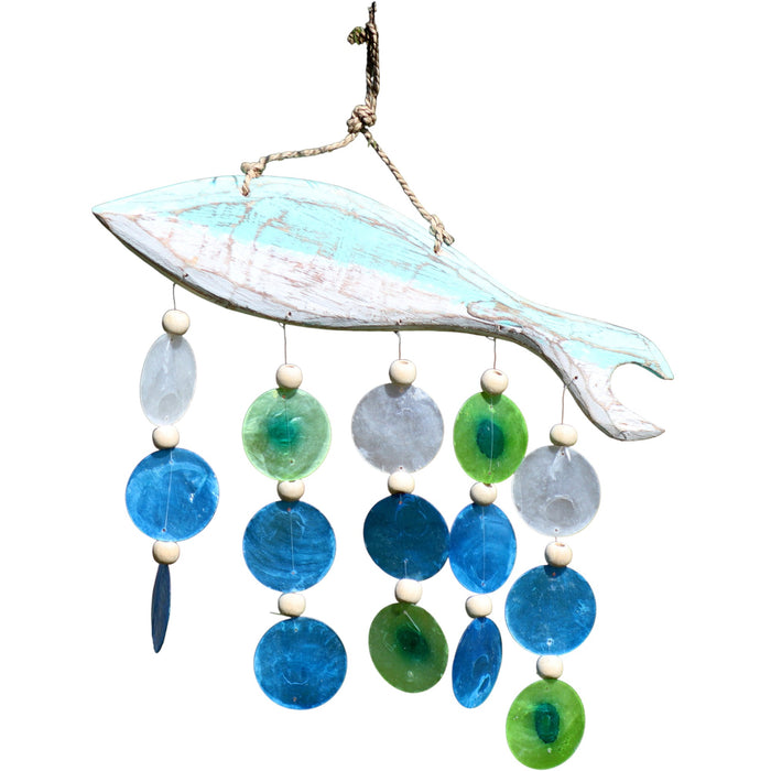 Capiz-Muschel- & Treibholz-Windspiel, Aquamarin-Fischschnitzerei – 5 Saiten, Blau und Grün