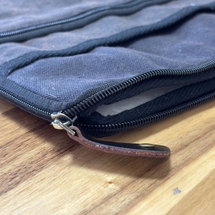 Tablettasche aus Segeltuch – Stonewash Anthrazit