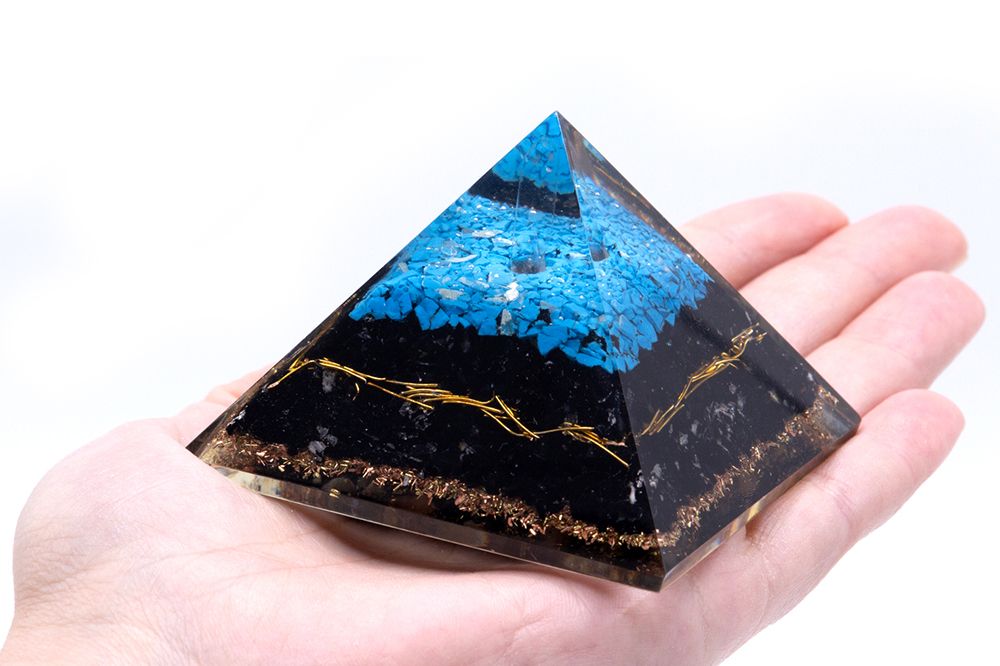 Orgonit-Pyramide - Türkis & Schwarzer Turmalin (Groß)
