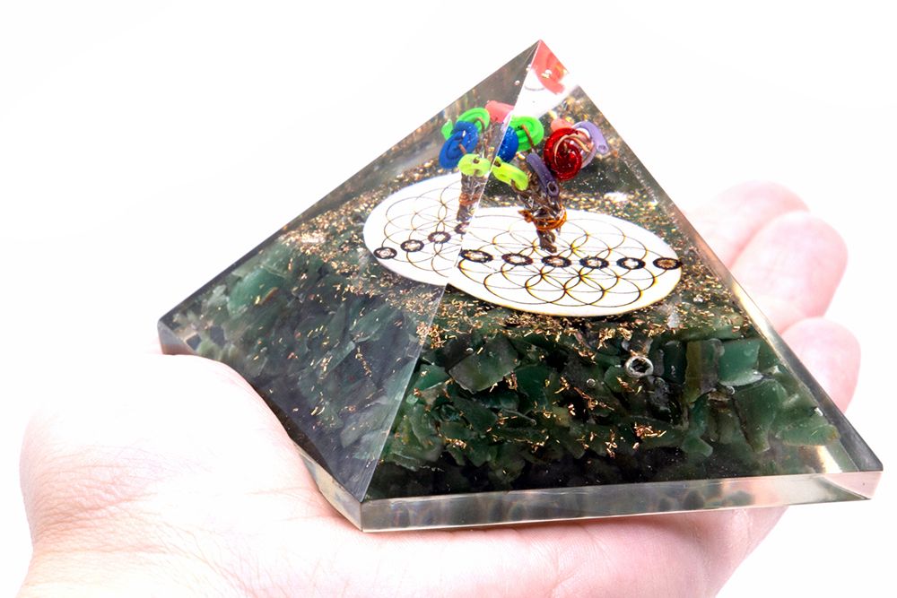 Orgonit-Pyramide – Grüner Aventurin & Blume des Lebens (Groß)