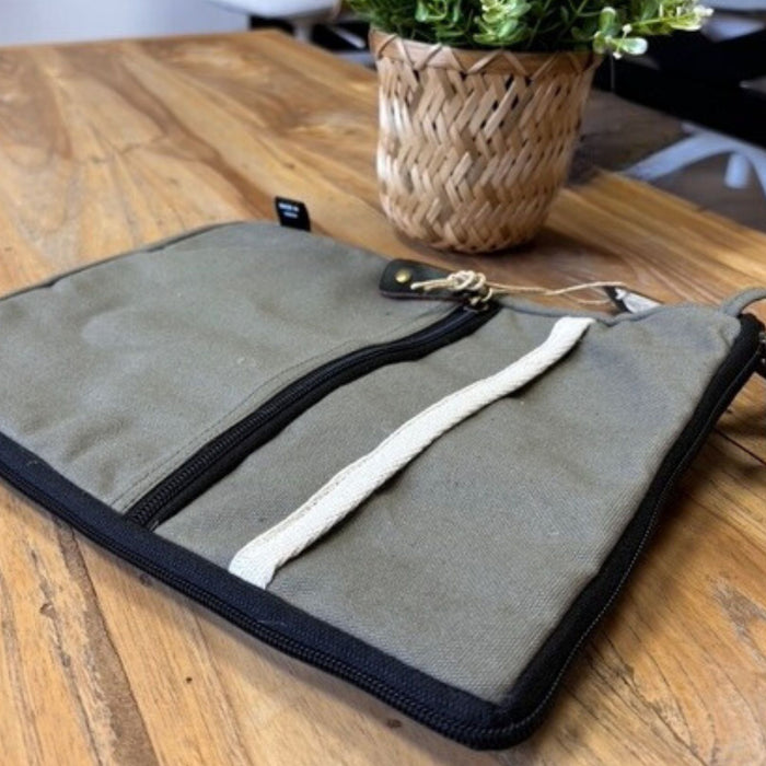 Tablettasche aus Segeltuch – Oliv