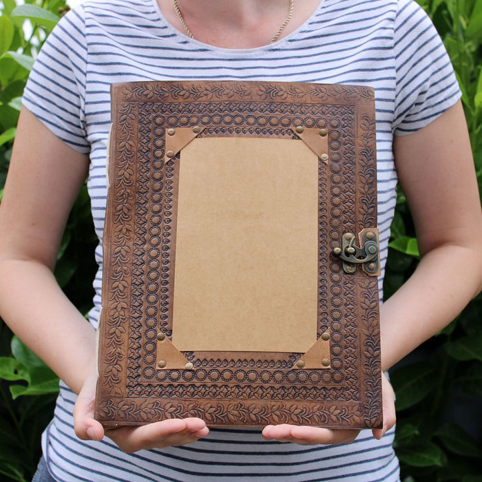 Riesiges Lederbuch – Personalisierbares Gästebuch (33x25 cm)