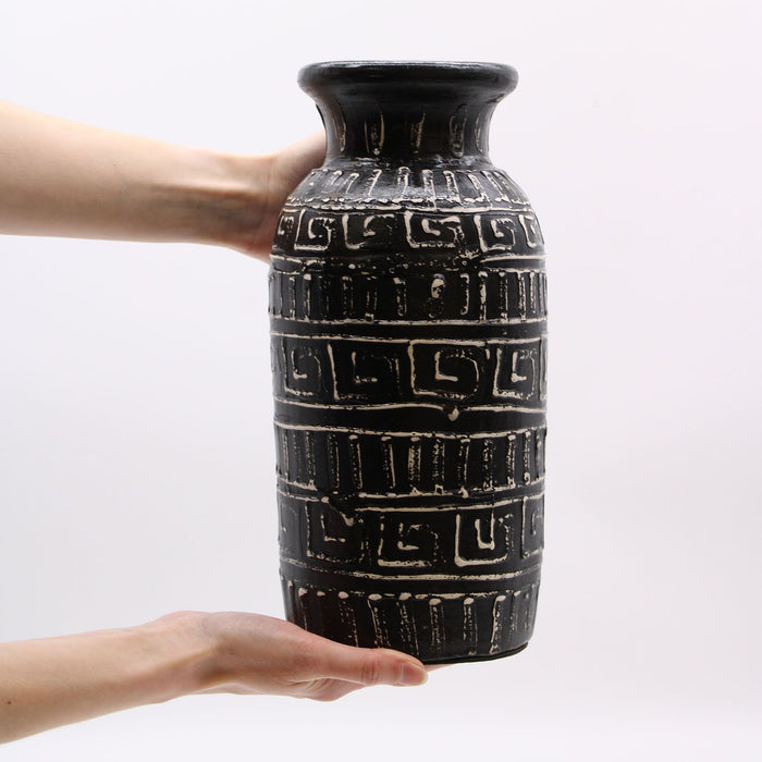 Ornamentale gerade Keramikvase – Griechisch, Schokolade