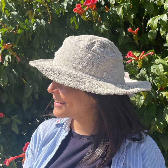 Geflickter und verdrahteter Boho-Festivalhut aus Hanf und Baumwolle – Natur