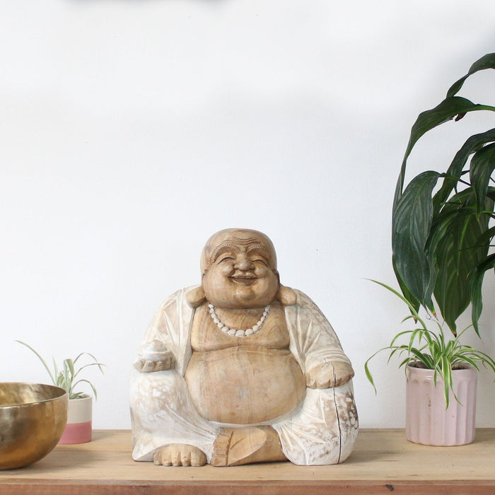 Geschnitzter Holz-Glücks-Buddha – Weiß getüncht 30 cm