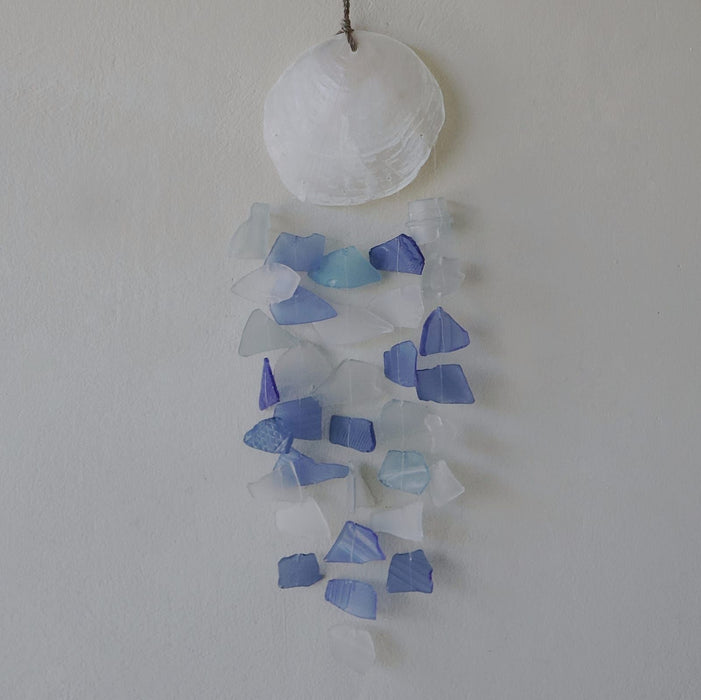 Capiz-Muschel- & Glas-Windspiel – Blau & Weiß