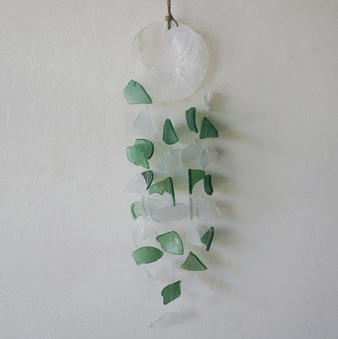 Capiz-Muschel- und Glas-Windspiel – Grün & Weiß