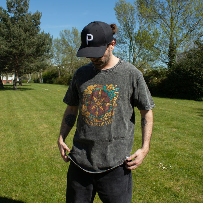 Baumwoll-T-Shirt im Stonewashed-Look – Kompass des Lebens, Anthrazit (Größe L)
