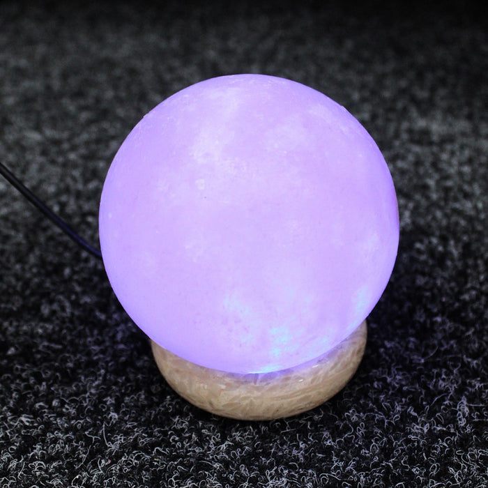 Lampe au sel de l'Himalaya USB à couleurs changeantes - Sphère, 1 kg