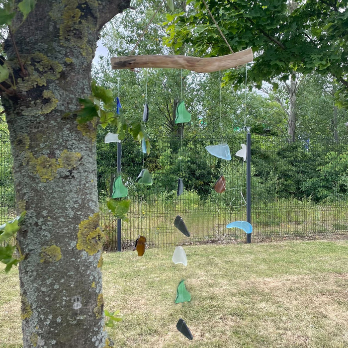 Windspiel aus Glas und Treibholz – 5 Schnüre, mehrfarbig