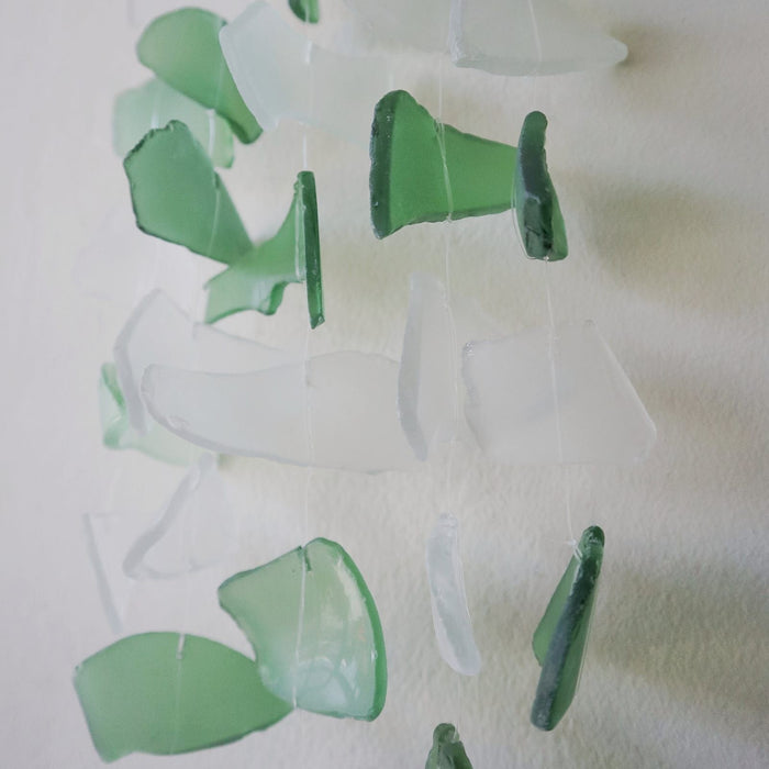 Capiz-Muschel- und Glas-Windspiel – Grün & Weiß