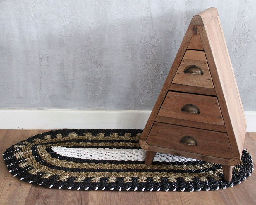 Oval-Teppich aus Seegras – Natur, Schwarz & Weiß