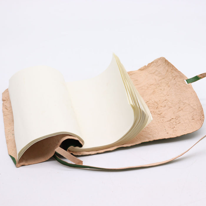 Reise-Notizbuch aus gerolltem Leder – Grün (8"x6")