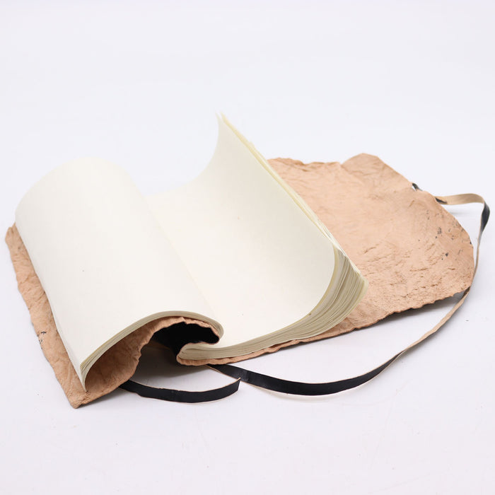 Reise-Notizbuch aus gerolltem Leder – Schwarz (20x15 cm)