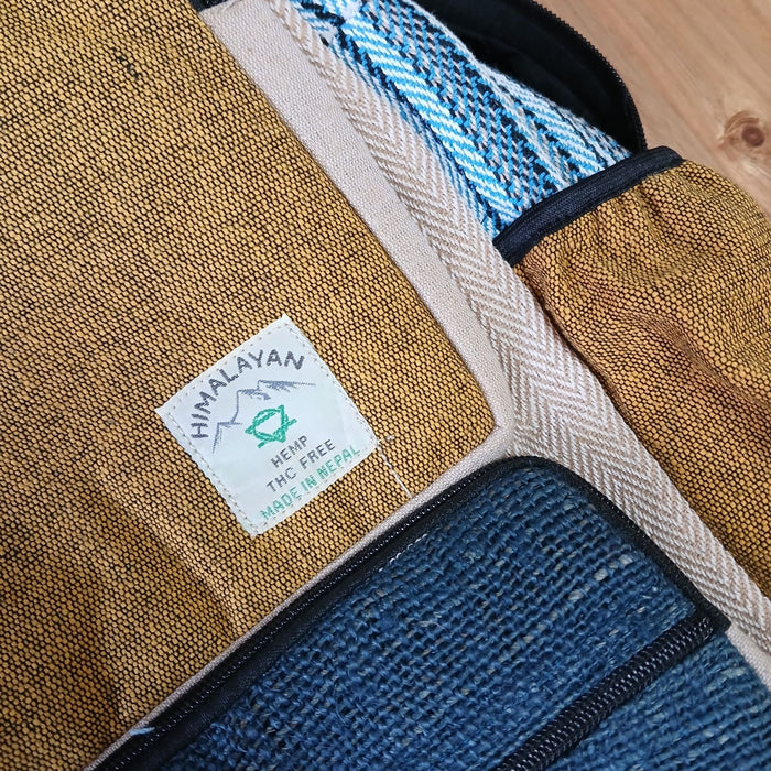 Großer, kastenförmiger Hanfrucksack – Petrol & Kurkuma
