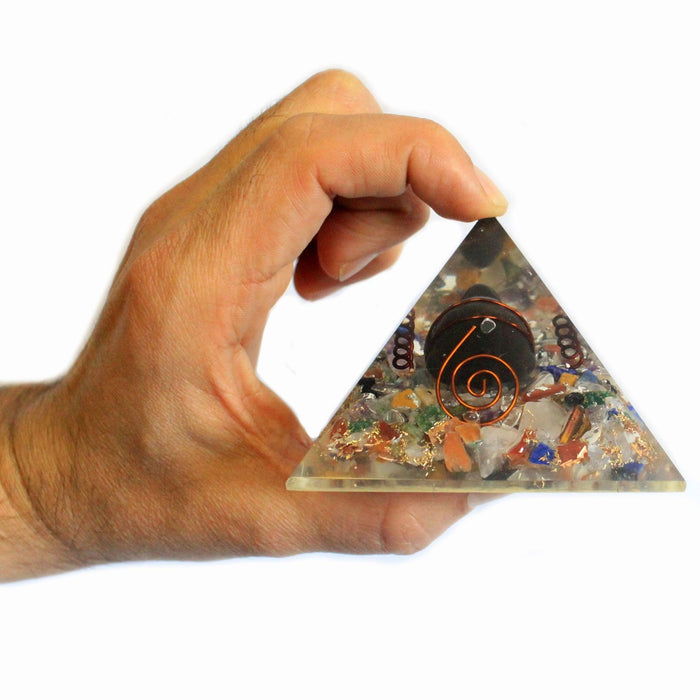 Orgonit-Pyramide – Edelstein-Chips, Kupfer & Schildkröte (Mittel)