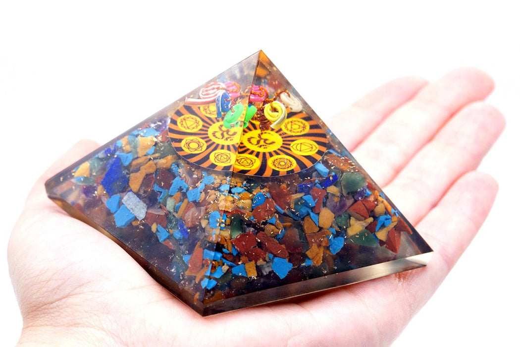 Orgonit Pyramide - Om Chakra (Groß)