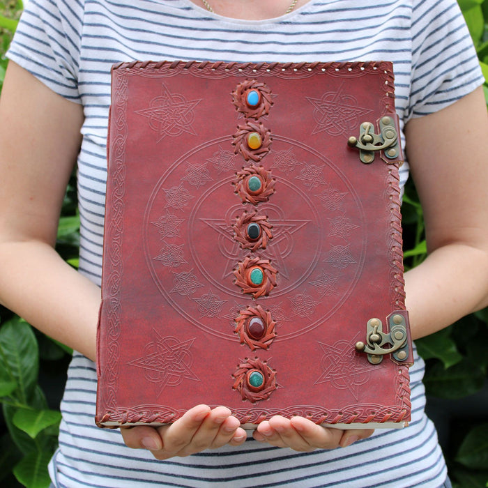 Riesiges Lederbuch – 7 Chakren (33 x 25 cm)