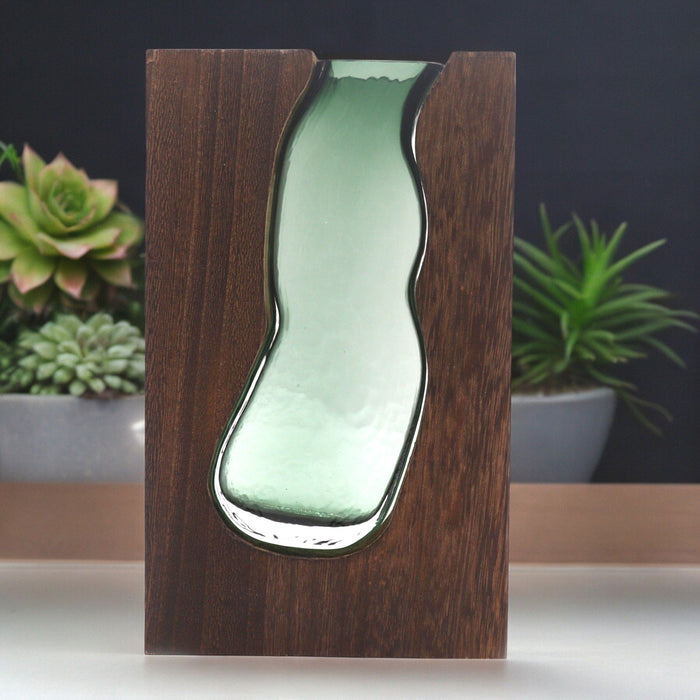 Dunkle Holzvase aus Tung-Holz und Glas / Terrarium