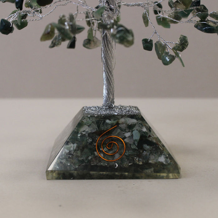 Moosachat Edelsteinbaum mit Orgonit-Basis – 320 Steine