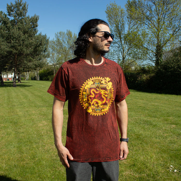 Stone Washed Baumwoll-T-Shirt – Drachen-Mandala, Bordeaux (Mittel)