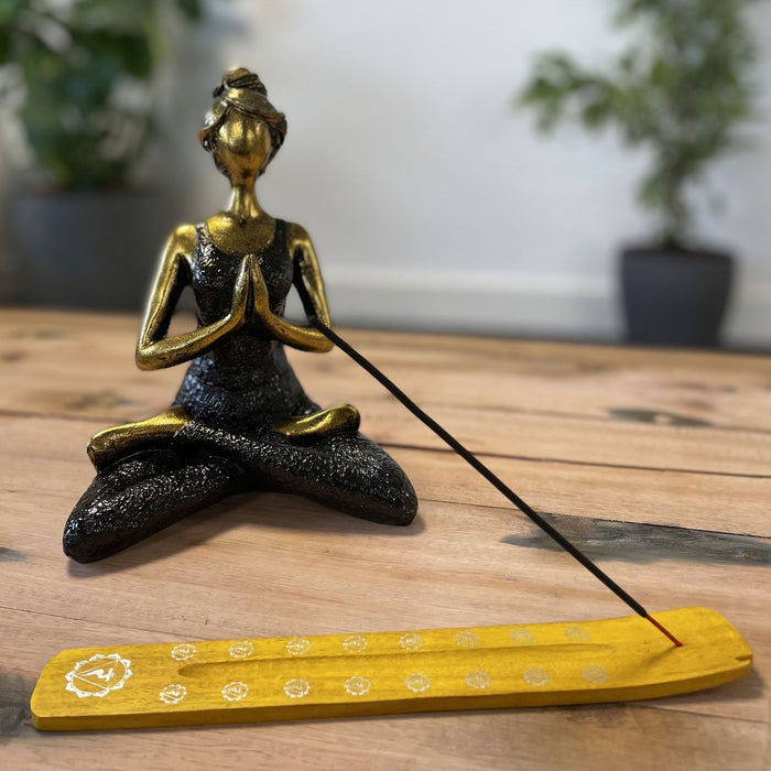 Räucherstäbchenhalter aus Mangoholz – Chakra-Design, verschiedene Farben