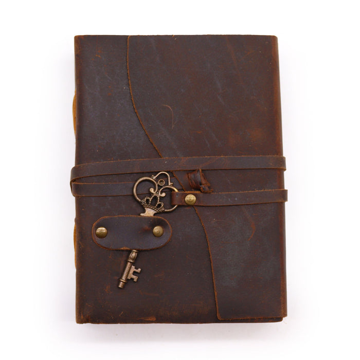 Geöltes Lederjournal mit Schlüssel - Büttenpapier (18x13 cm)