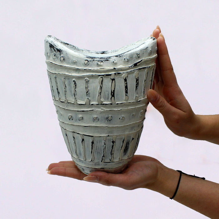 Vase en céramique de forme ornementale - Col large, Crème
