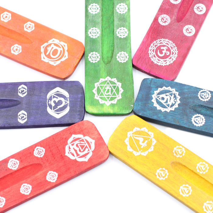 Räucherstäbchenhalter aus Mangoholz – Chakra-Design, verschiedene Farben