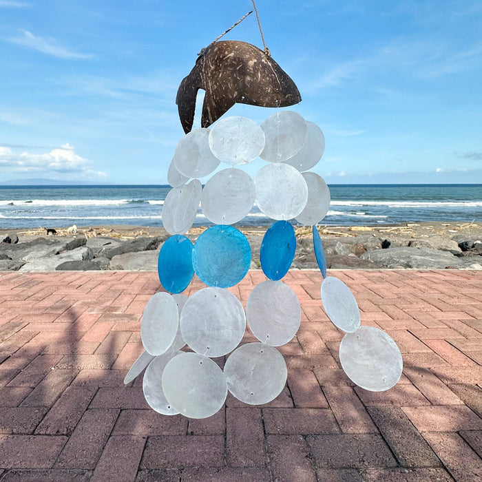 Capiz-Muschel- & Kokosnuss-Windspiel – Fisch, Blau & Weiß