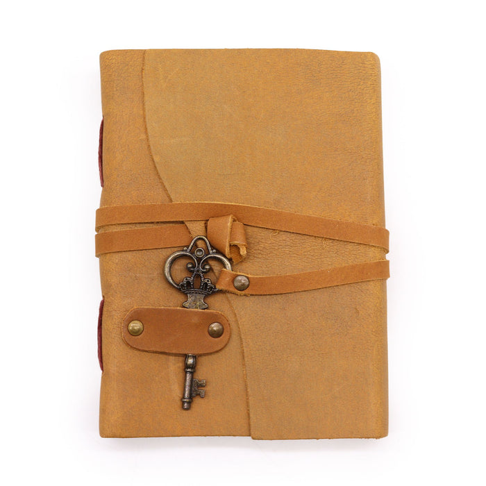 Geöltes Tagebuch aus hellbraunem Leder mit Schlüssel (18x13cm)