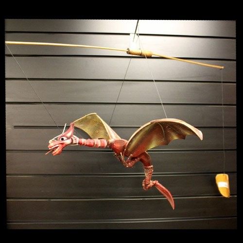 Großes Kokosnussdrachen-Mobile – Rot