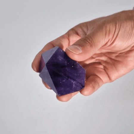 Mittelkräftige Farbe Amethystkristallspitze – ca. 139 g