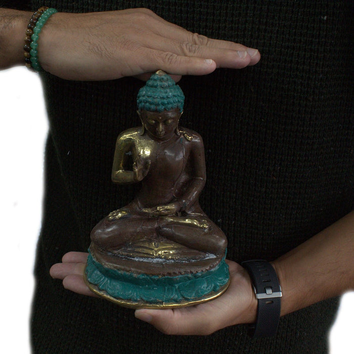 Großer sitzender Buddha aus Messing – Segnend