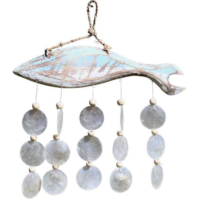 Capiz-Muschel- & Treibholz-Windspiel, blau gewaschene Fischschnitzerei - 5 Schnüre, Natur