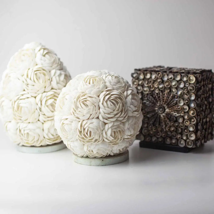 Boho sea shell lamp rose oval 15cm with white layered seashells in a rose pattern on a round marble base