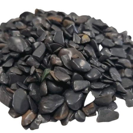 Black tourmaline gemstone chips with smooth black river rock pebbles and subtle brownish undertones in 1kg pack