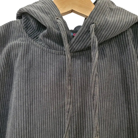 A dark gray lined cord hoodie made of ribbed corduroy with matching drawstrings from gringo fairtrade