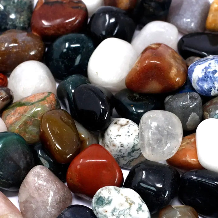 A collection of polished mixed gemstones in natural colors and patterns sized 20-30mm weighing 1kg