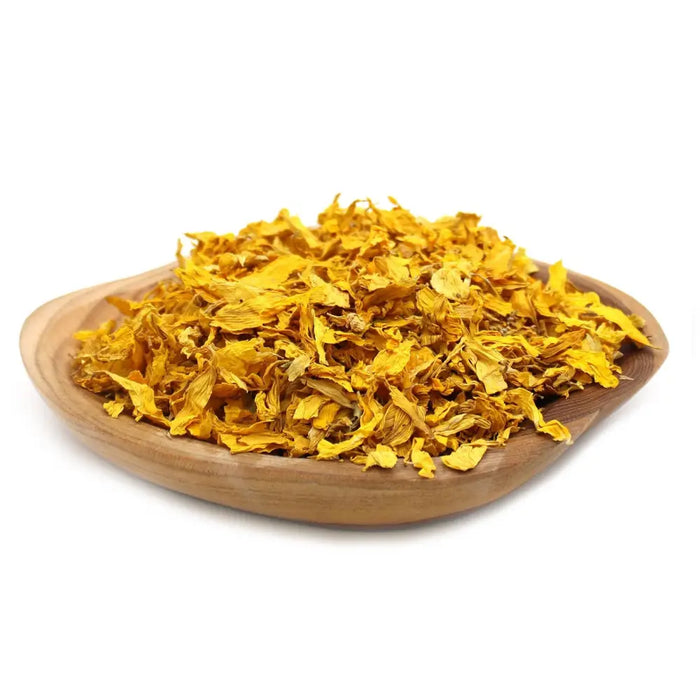 A wooden bowl filled with dried yellow sunflower petals weighing 0.5 kg on a plain background